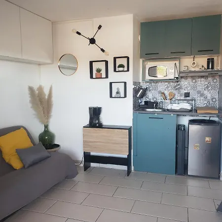 Apartment 200m De La