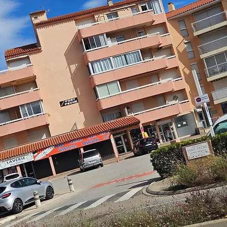 200m De La Apartment *